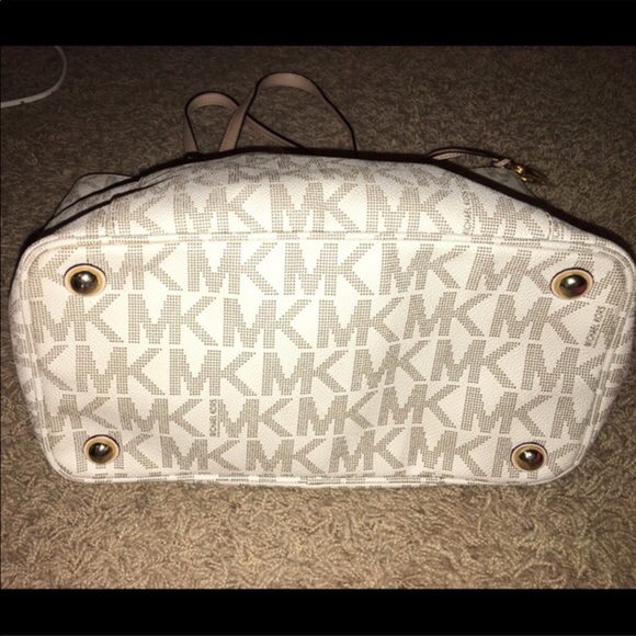 Micheal Kors Vanilla shopper - Picture 2 of 3